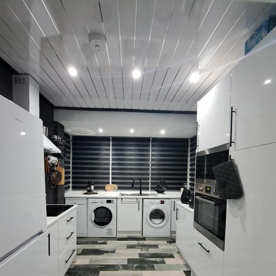 Family Holiday With Hot Tub , Family Groups Only Blackpool Exterior photo